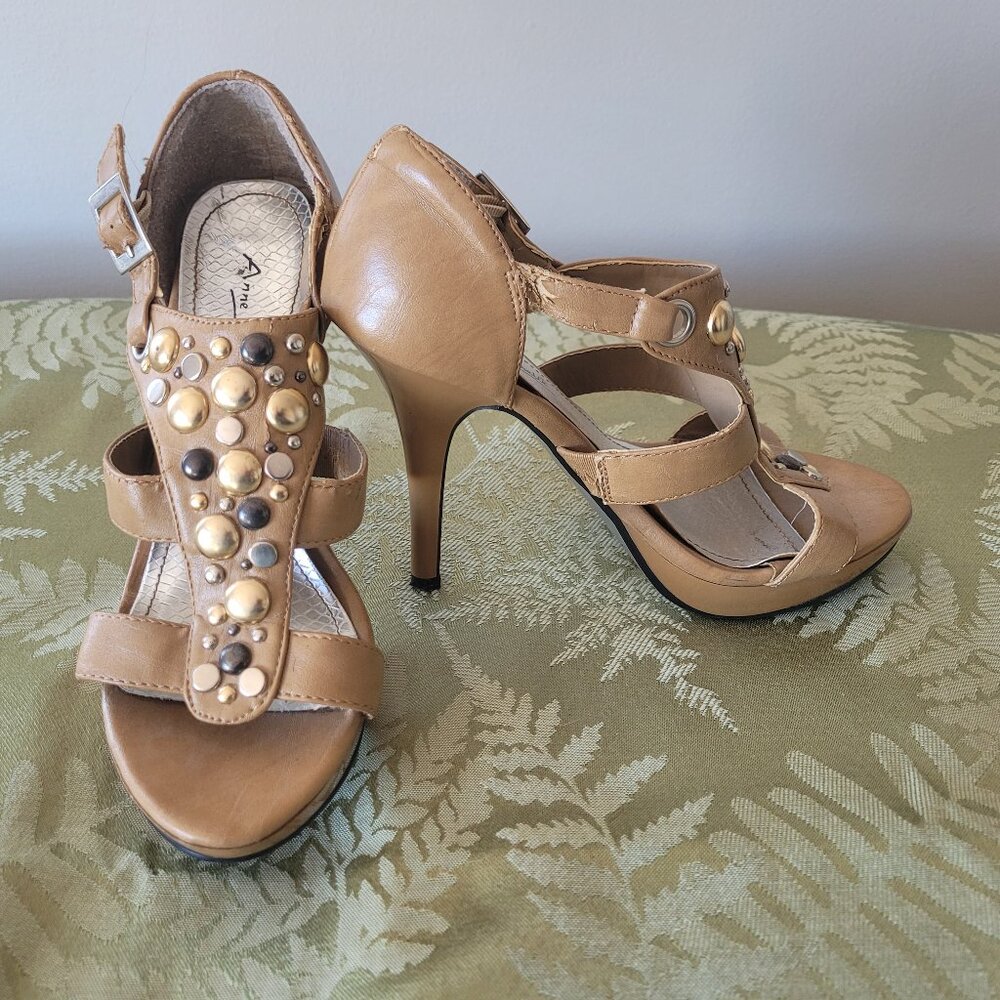 Anne Michelle Heels